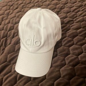 ALO yoga baseball hat white color, new, sealed in bag.